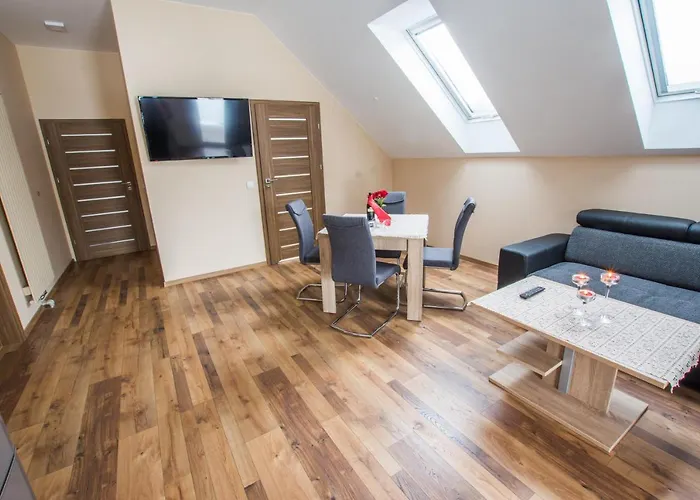 Dwor Skalny Apartamenty, Pokoje I Restauracja Karczma Skalna
