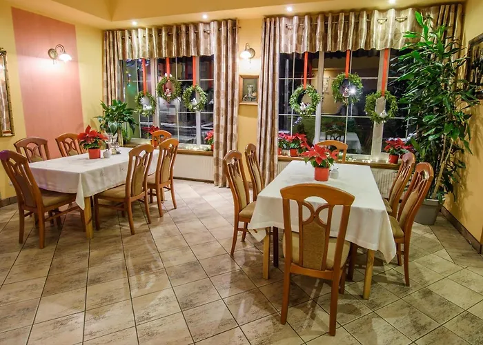 Dwor Skalny Apartamenty, Pokoje I Restauracja Karczma Skalna